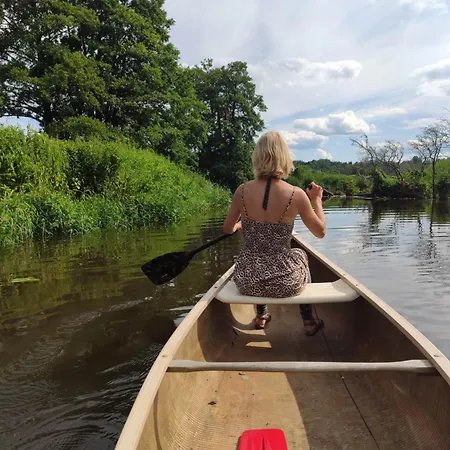 Gemuetliches In Bewohntem Familienhaus Direkt Am Fluss Malerischer Ort Bad Und Kueche Geteilt *